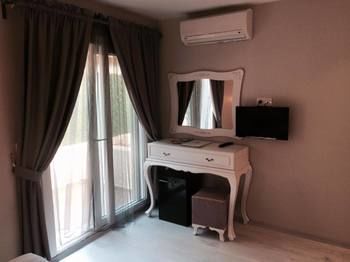 Erythros Boutique Hotel Ildir Exterior photo
